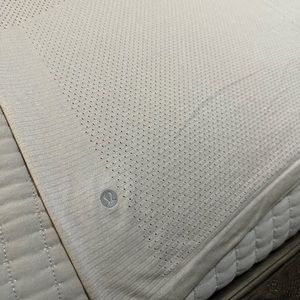 Men’s Lululemon shirt